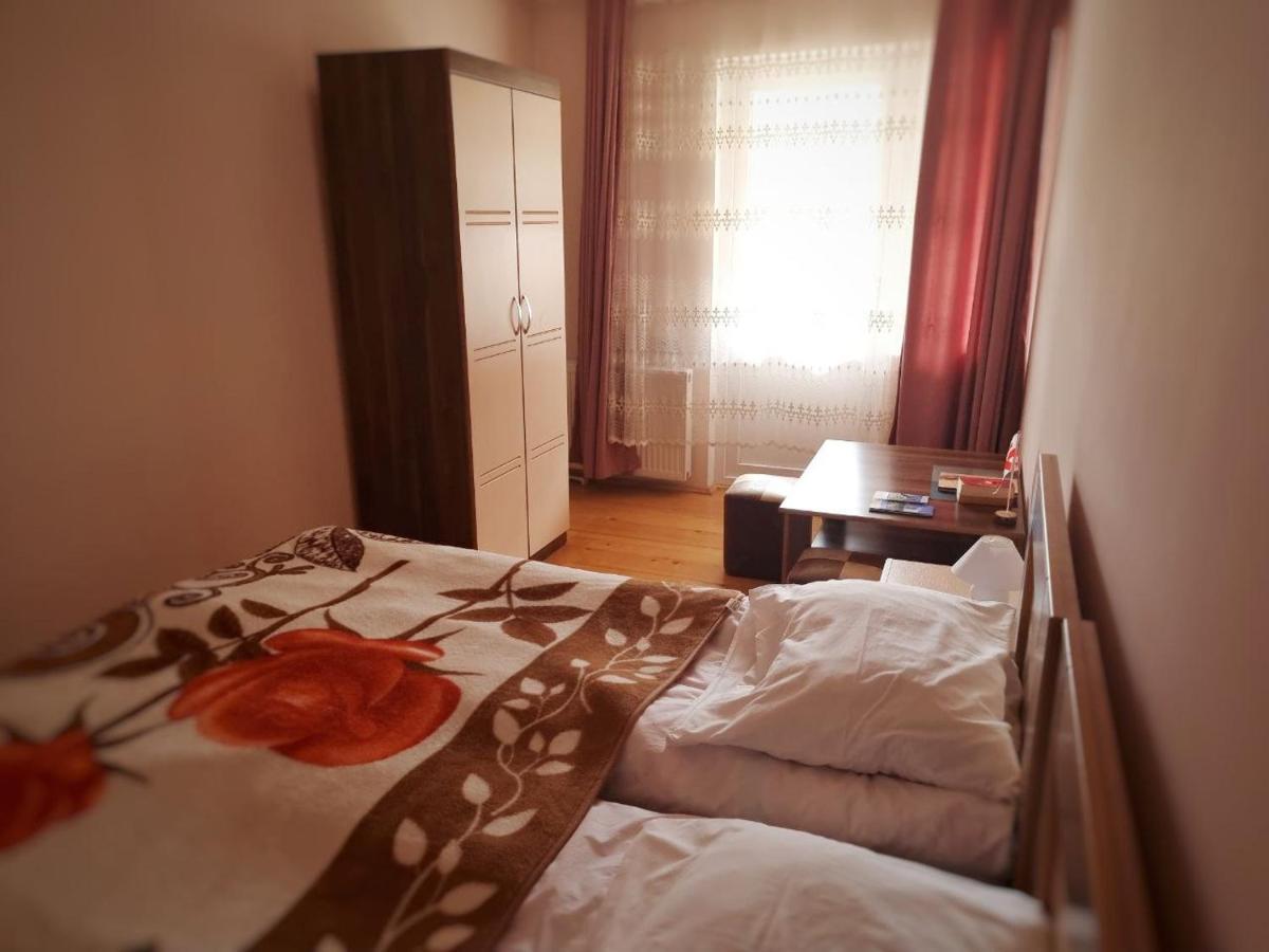 Girgola Bed & Breakfast Mestia Luaran gambar